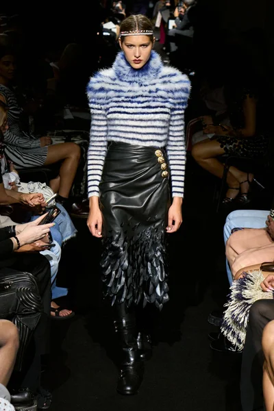 Look 19